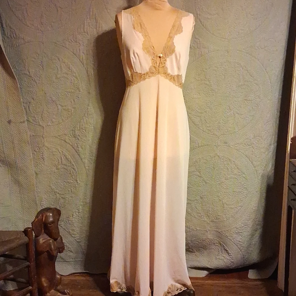 Emilio Pucci Vtg Robe & Chemise Set In Soft Pink W Bronze Lace.  Rare.  Medium